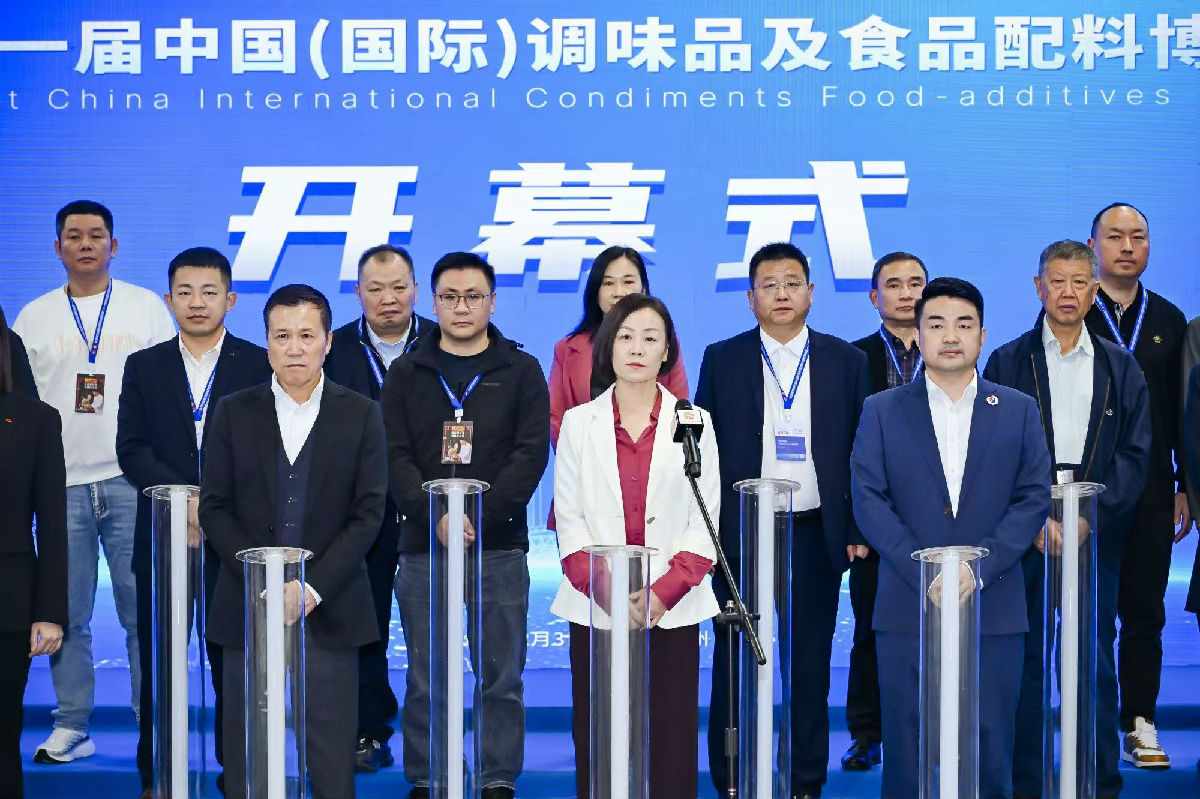 会长宣布开幕2.jpg 小草影院